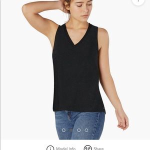 Beyond Yoga V neck split back keyhole top